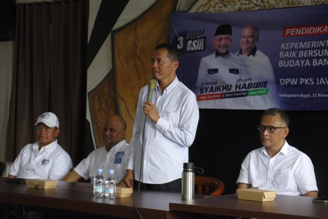 
					Ciamik!.. Dedi Aroza Pertemukan Ilham Habibie dengan Relawan Uu Ruzhanul Ulum di Bogor