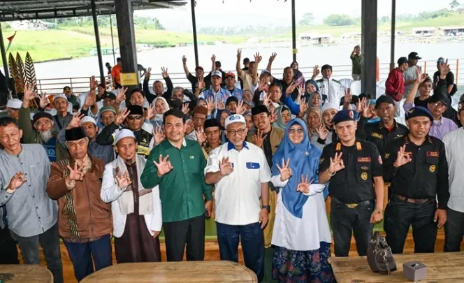 
					Dekat dengan Masyarakat, Ahmad Syaikhu Didukung Para Tokoh dan Ulama Bandung Barat