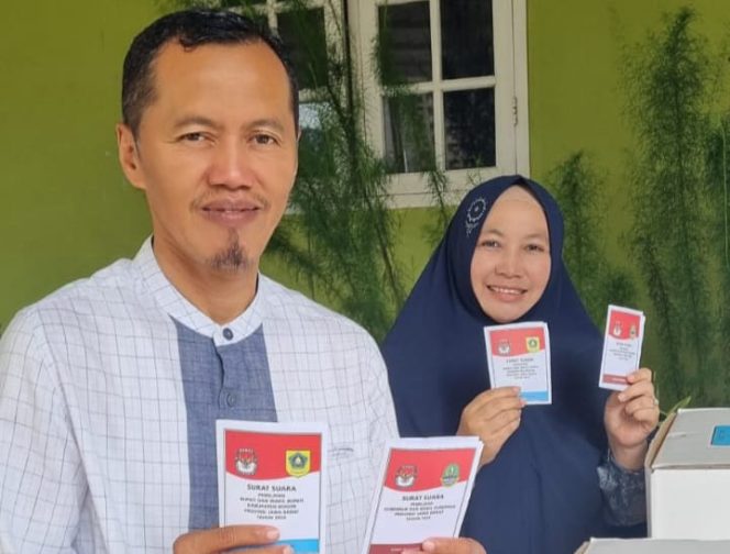 
					Datang ke TPS Lebih Awal, Dedi Ajak  Warga Sukseskan Pilkada