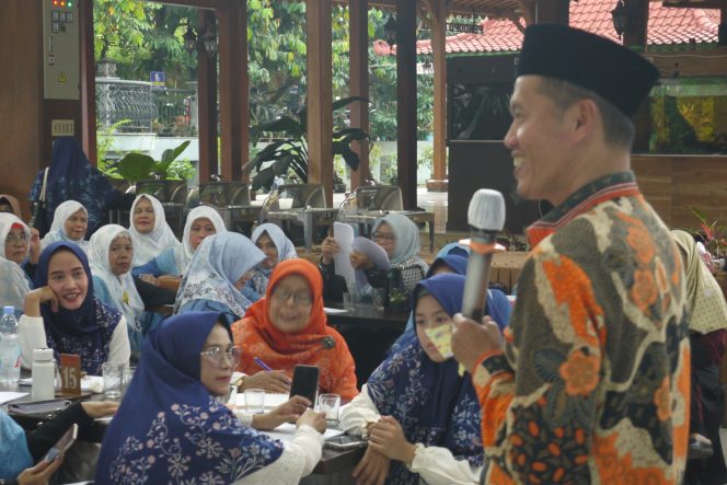 
					Legislator Jawa Barat Ajak Masyarakat Hadapi Tahun Baru dengan Bijak